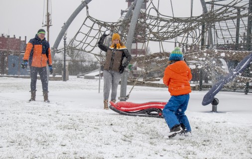 Spelen in de sneeuw.jpg