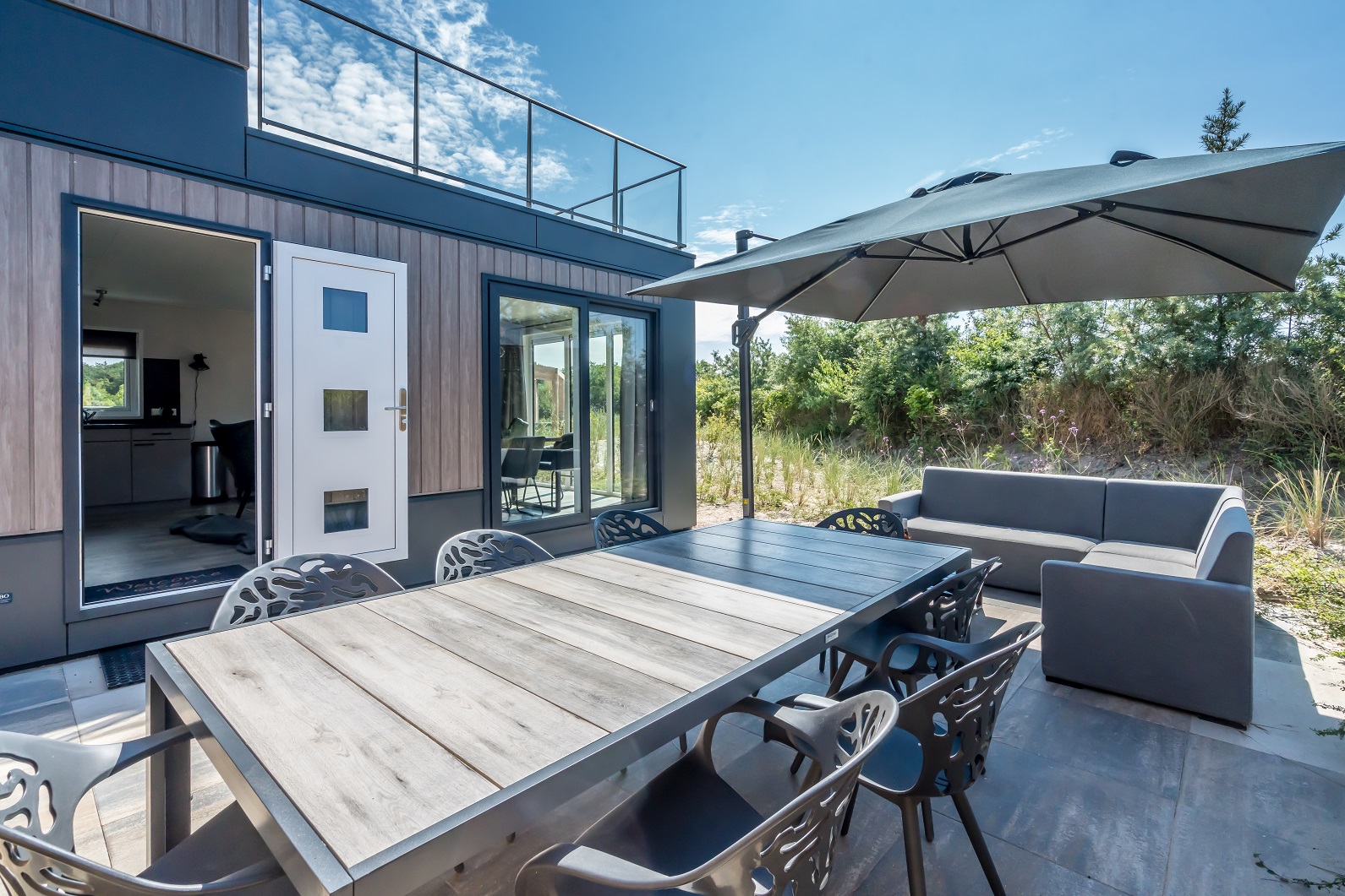 Zeelodge terras verkleind.jpg