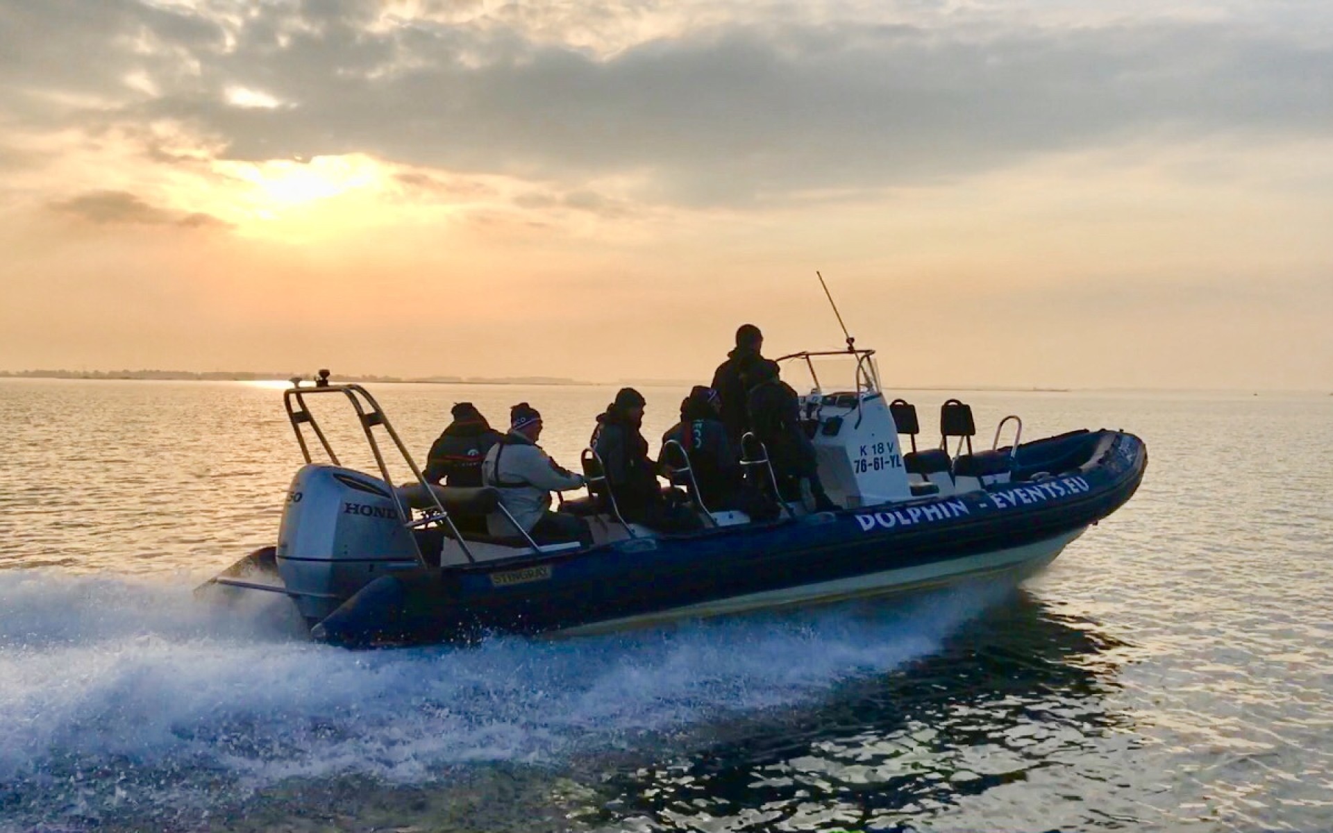 RIb boot zonsondergang.jpg