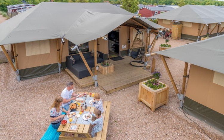 Zanzi_tent_7p._terras_6_verkleind.jpg