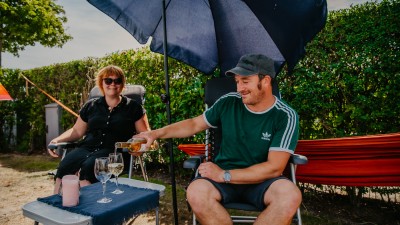 Stelletje op comfortplaats Reiger Julianahoeve 2022.jpg