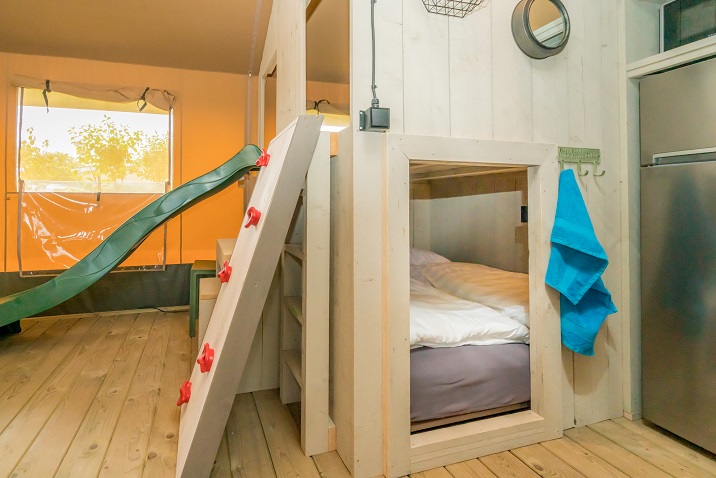 Zanzi_tent_7p._slaapkamer_kids_2_verkleind.jpg