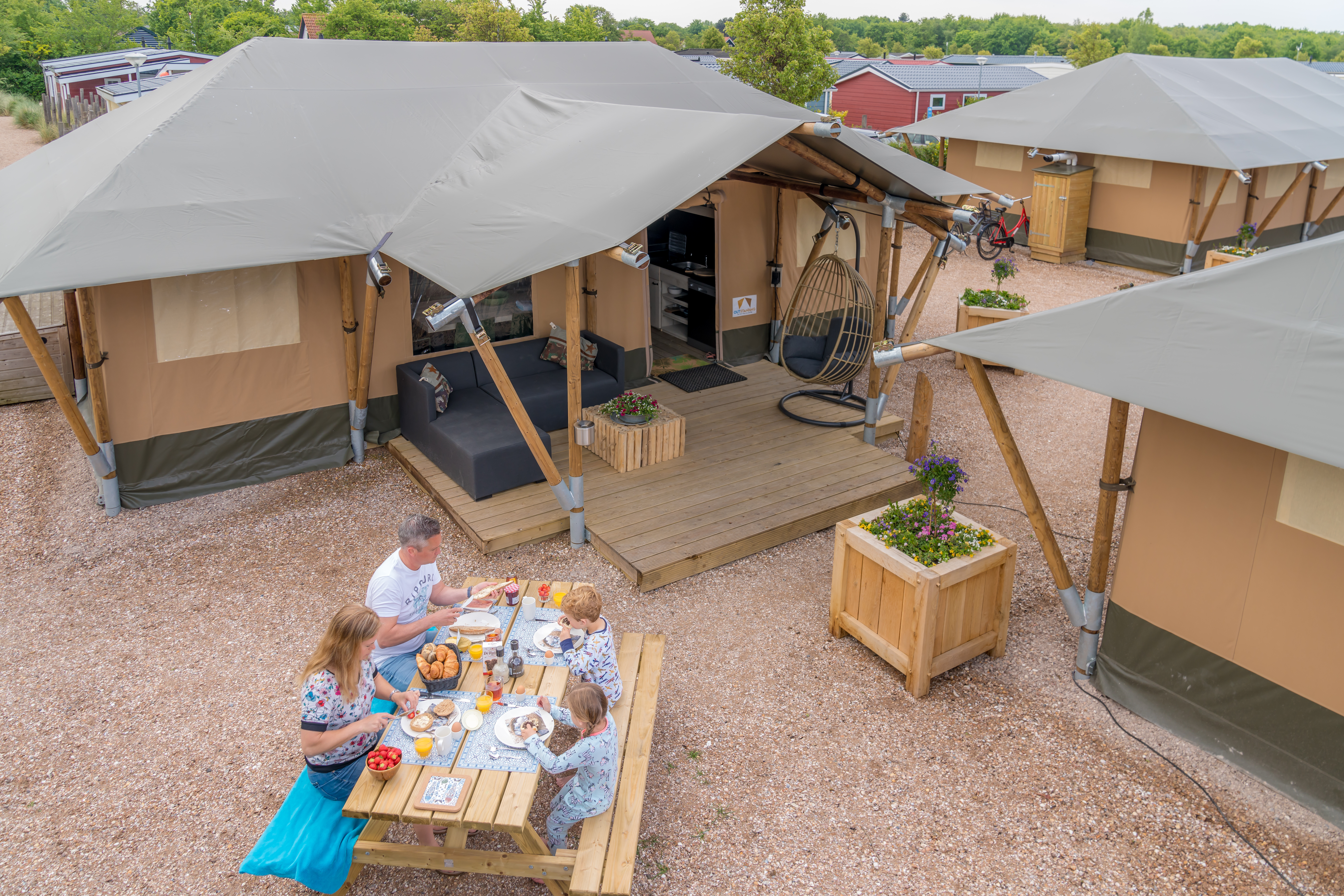 /l/fr/library/download/urn:uuid:27105592-aa5d-485a-9e64-7ecde087c782/zanzi+tent+7p+voorkant.jpg?