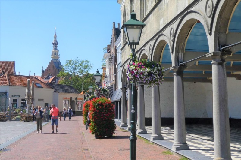 Zierikzee-zeeland-havenplein-gasthuiskerk.jpg