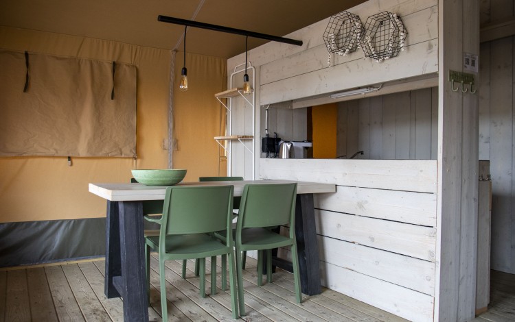 Zanzitent 4 personen Julianahoeve 3.jpg