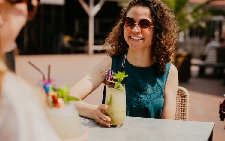 Terras Eb en Vloed Julianahoeve 2022 cocktail Indra.jpg